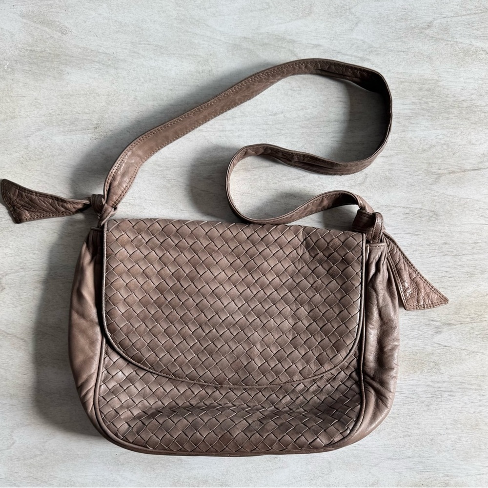Bottega Veneta purse with certificate of authentication